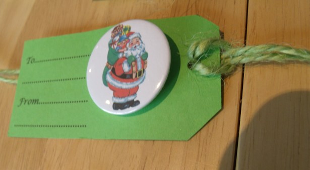 santa present badge tag